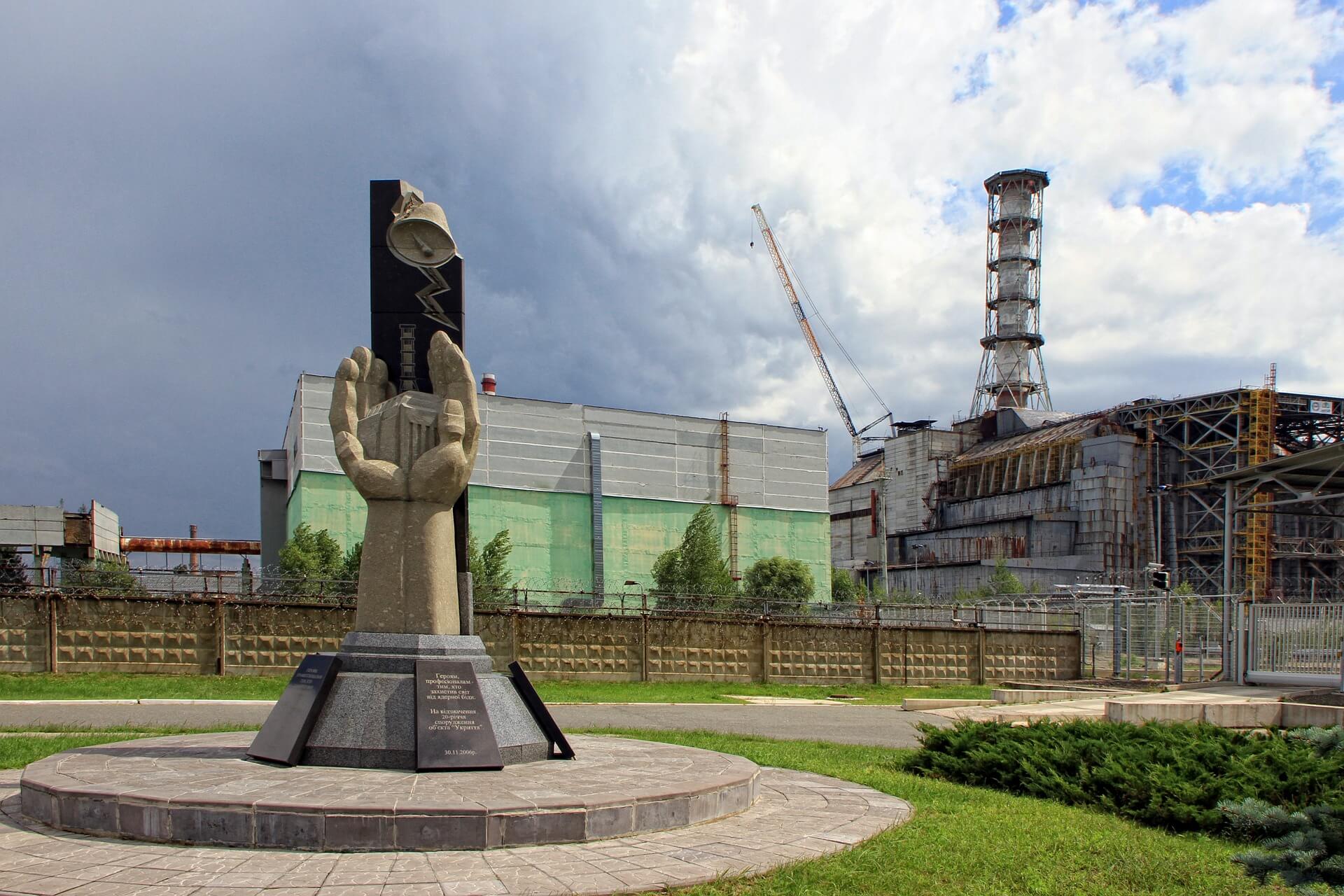 Praėjus ketvirčiui amžiaus apie Černobylio tragediją dar nėra atskleista visa tiesa. Dar liko nemažai paslapčių, o svarbiausia – nėra reabilituoti žmonės, kuriems teko didžiausia atsakomybės našta.
