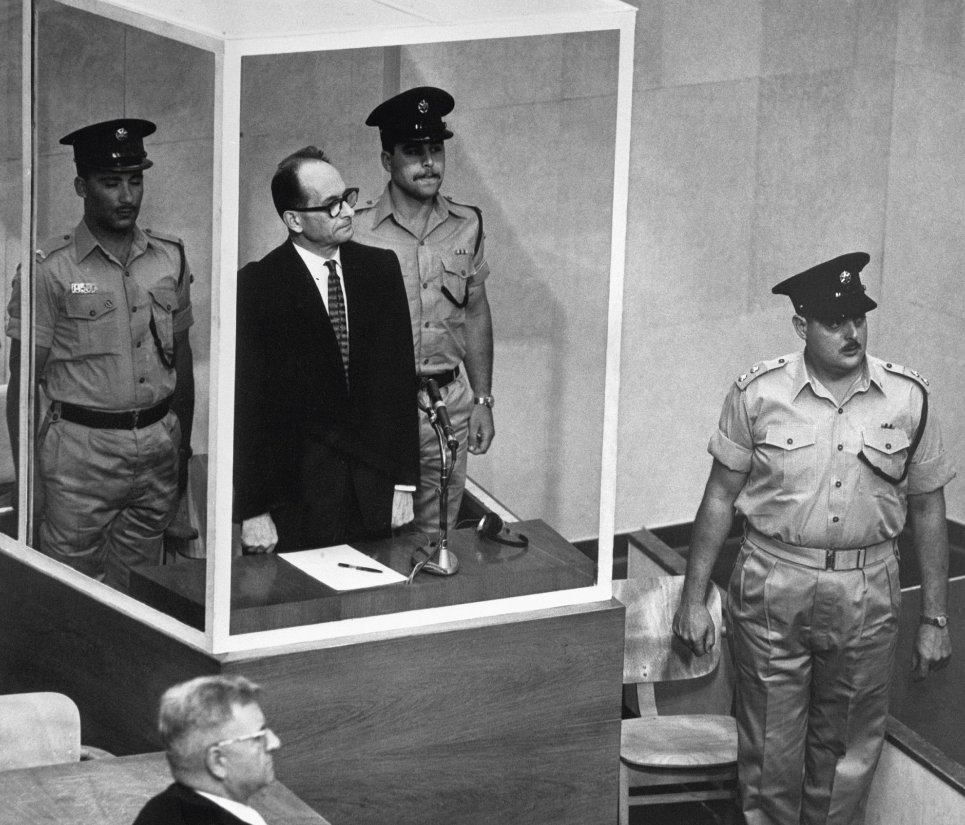 Nuo Adolfo Eichmanno iki Vladimiro Putino: kodėl vidutinybės padaro šiurpiausius nusikaltimus?