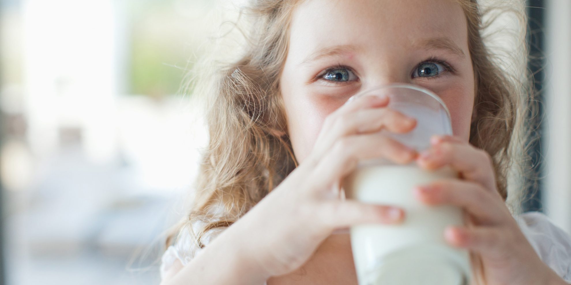 Gyventojai sunerimę – kas atsitiko pienui, kefyrui, kodėl į juos pradėjo dėti cukrų? Tokius klausimus pastaruoju metu išgirsta Nacionalinio maisto ir veterinarijos rizikos vertinimo instituto specialistai.