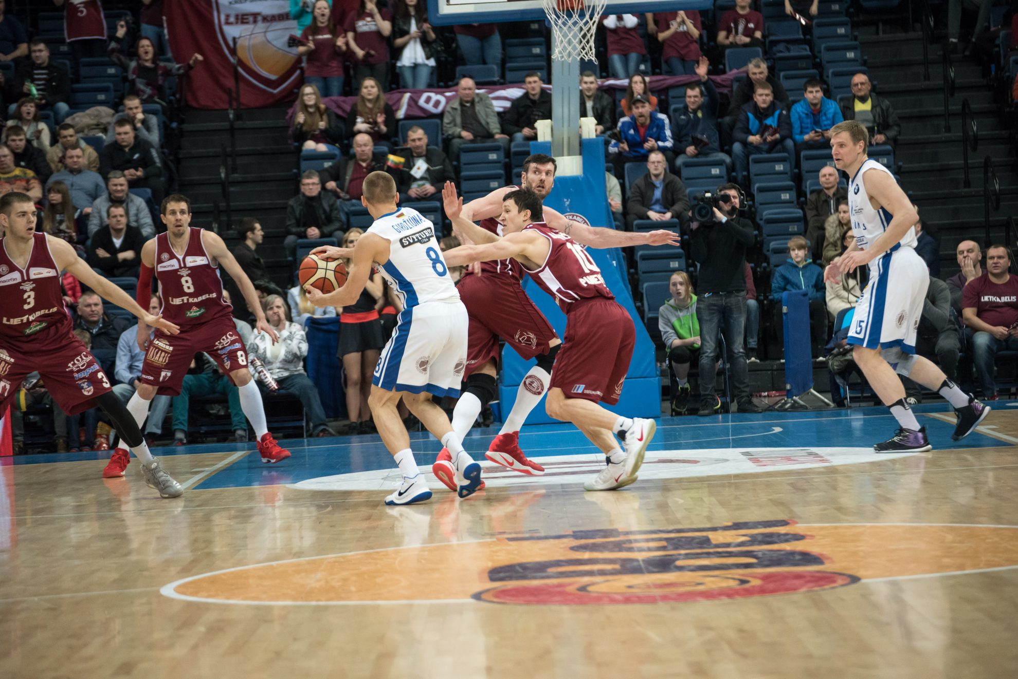 Panevėžio „Lietkabelio“ krepšininkai dar labiau atsiplėšė nuo Klaipėdos „Neptūno“ Lietuvos krepšinio lygos pirmenybėse, laimėję dvikovą Aukštaitijoje.