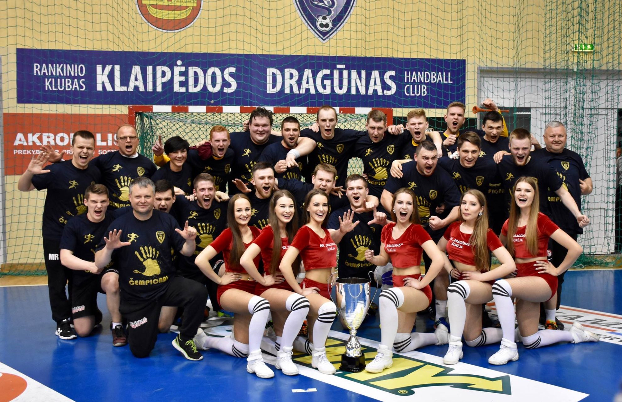 Klaipėdos „Dragūno“ rankininkai po metų pertraukos susigrąžino Lietuvos rankinio lygos čempionų titulą.
