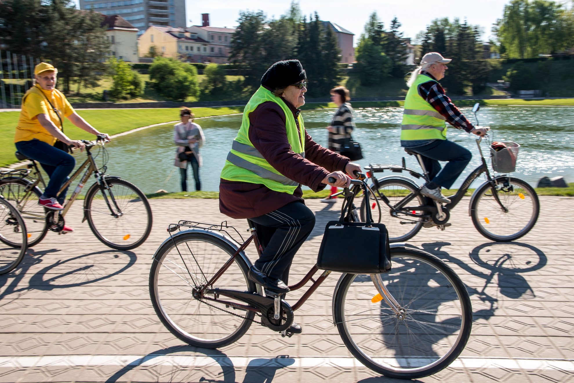 Antradienį užsukus į Senvagėje šurmuliavusį senjorų dviratininkų susitikimą, kuriame geros nuotaikos ir energijos netrūko.