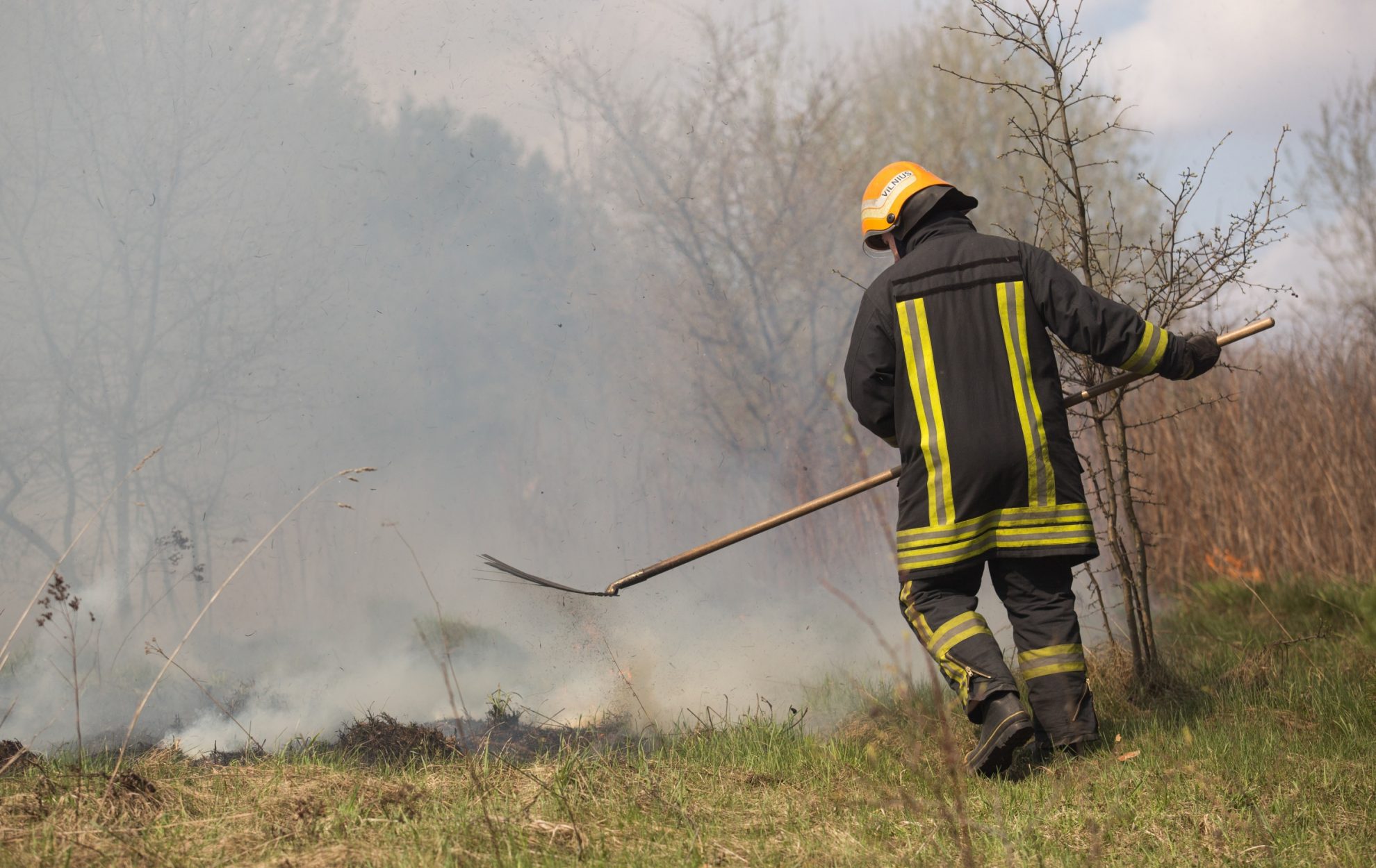 Nuo penktadienio ryto iki sekmadienio vakaro Panevėžio apskrityje gauta net 14 pranešimų apie degančią sausą žolę.