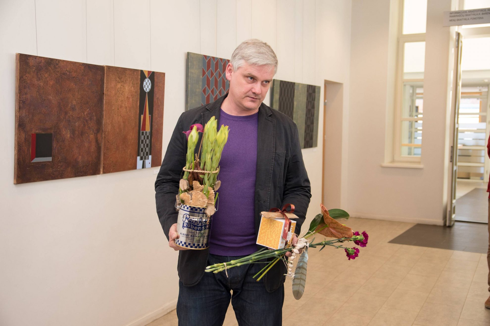 Praėjusiais metais Panevėžio savivaldybės meno stipendiją pelnęs dailininkas Tomas Rudokas atidavė duoklę savo miestui bei šalies istorijai.