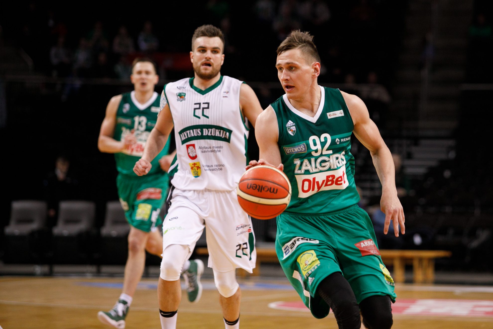 LKL čempionų titulą ginantys Kauno „Žalgirio“ krepšininkai ketvirtfinalio serijoje išvykoje 87:74 nugalėjo „Dzūkiją“ ir serijoje pirmauja 2-0.