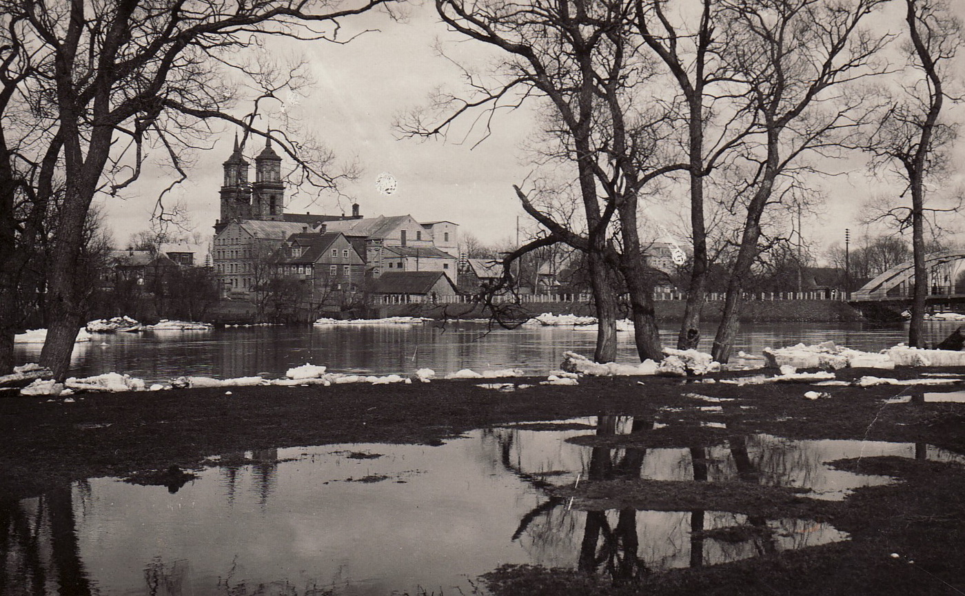 Patvinusi Nevėžio upė ties Senvage (XX amžiaus 3–4 dešimtmečiai, fotografuota Antano Patamsio). PANEVĖŽIO KRAŠTOTYROS MUZIEJAUS ARCHYVŲ nuotr.