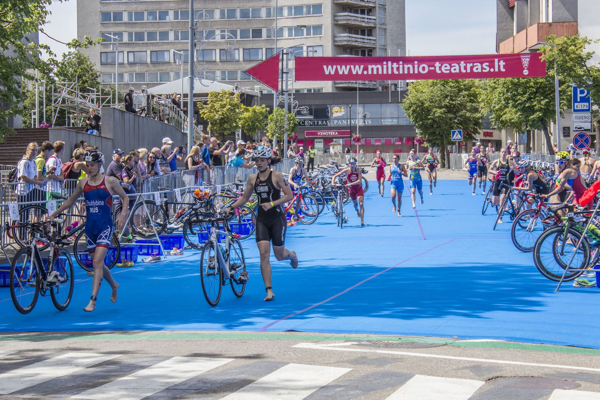 Rugpjūčio 24-26 d. Panevėžyje vyks Pasaulio dvigubo ultratriatlono taurės varžybos. 44 sportininkai išbandys jėgas 7,6 km plaukimo, 360 km važiavimo dviračiu ir 84,4 km bėgimo rungtyse.