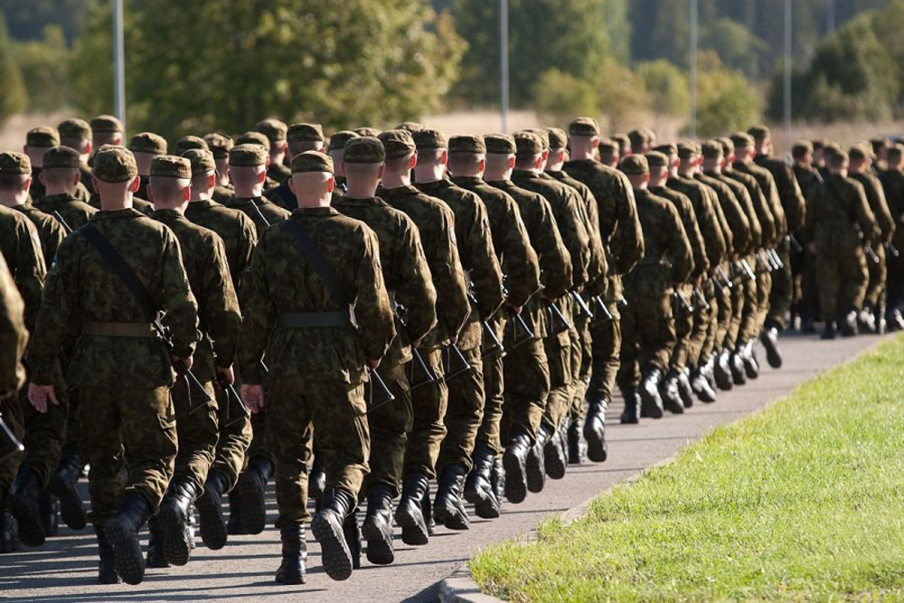 Iki metų pabaigos pratęsiamas terminas karo prievolininkams informuoti kariuomenę apie savo išvykimą iš Lietuvos, trečiadienį pranešė Krašto apsaugos ministerija.
