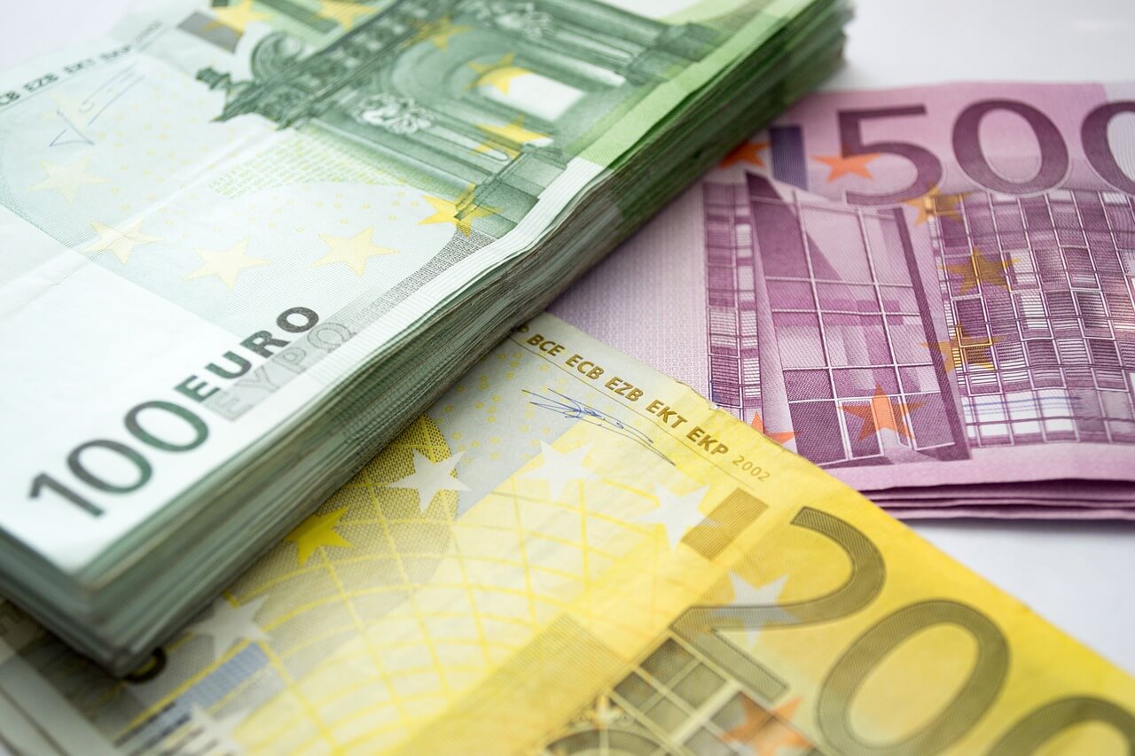 Nuo kitų metų pradžios daugiau negu 10 eurų bus pakelta minimali alga (MMA).