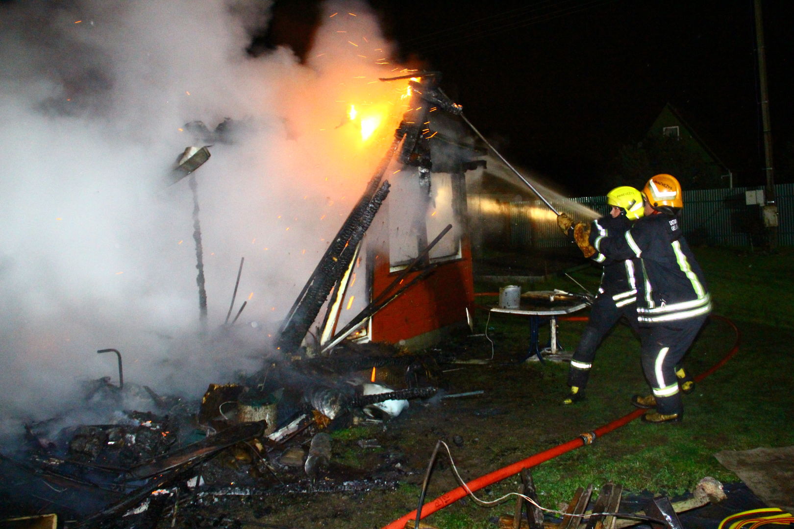 Trečiadienio vakarą Panevėžio rajone esančiose sodų bendrijose vienas po kito įsiplieskė gaisrai.