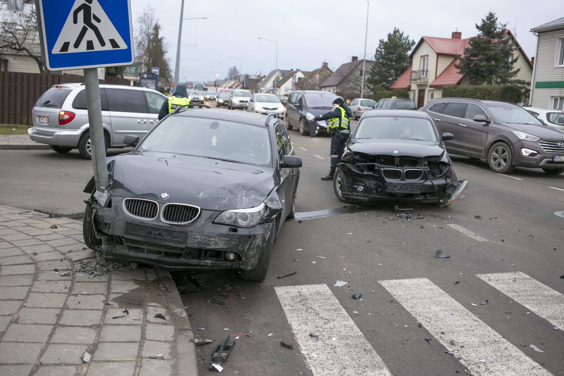 Ketvirtadienį, apie 14 val., Panevėžio policija gavo pranešimą, kad ties J. Basanavičiaus ir Algirdo gatvių sankryža susidūrė du lengvieji automobiliai BMW.
