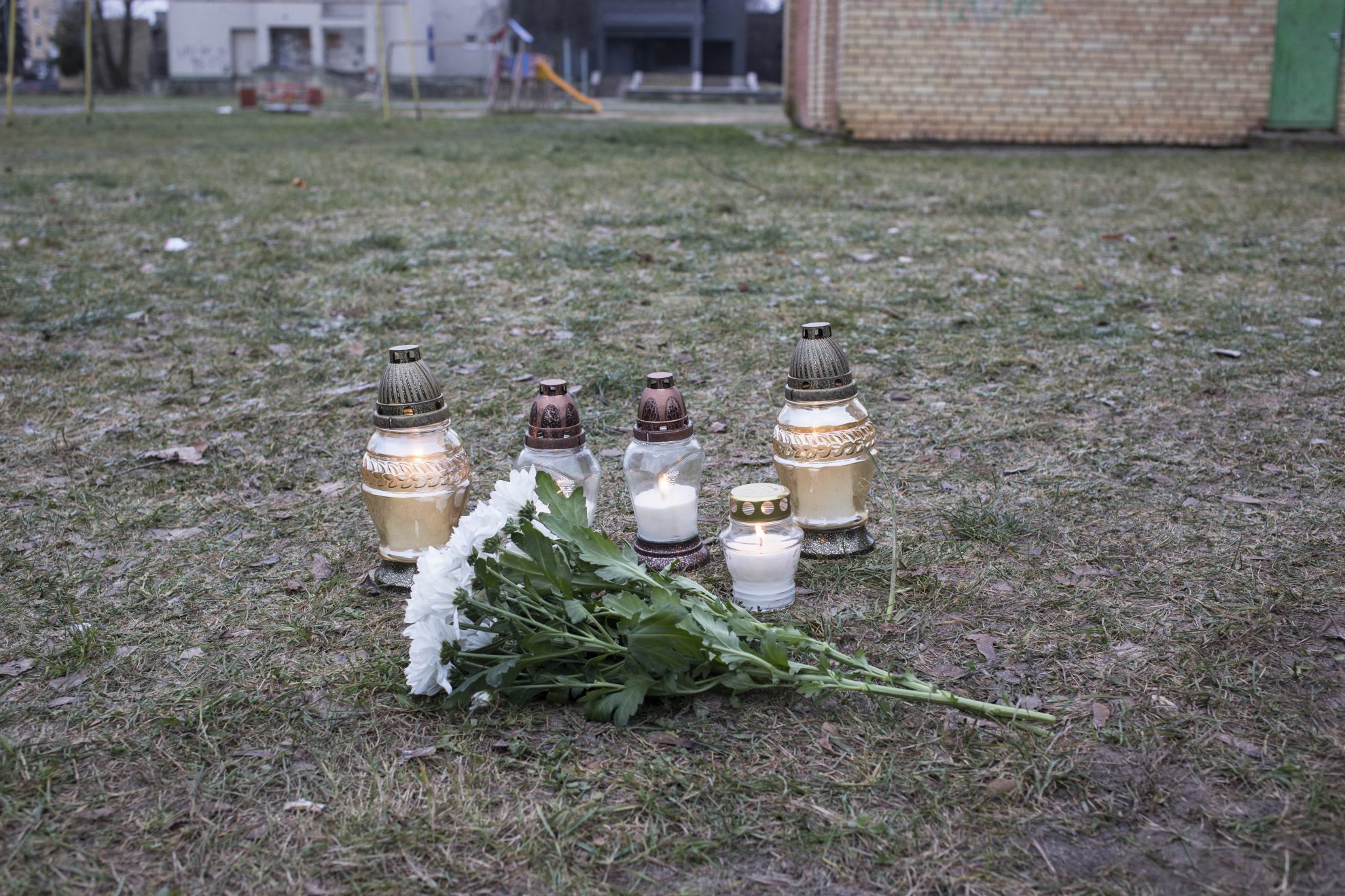 Trečiadienio popietę artimieji, draugai ir bičiuliai atsisveikino su sekmadienio vakarą Panevėžyje žiauriai nužudytu septyniolikmečiu.
