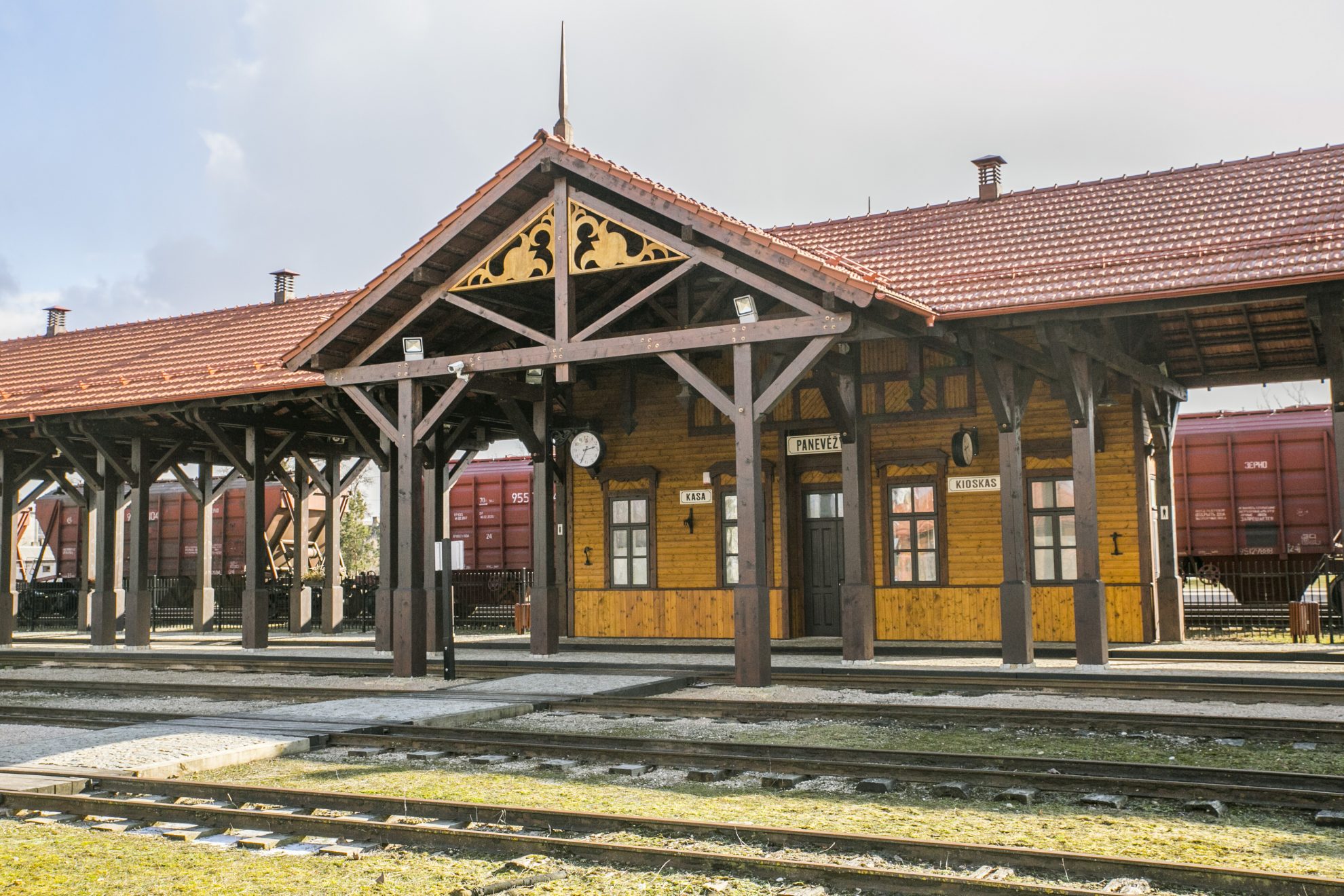 Ne tik vienas žinomiausių Rytų Aukštaitijoje turistų traukos objektų, bet ir didžiausia Lietuvoje nekilnojamoji kultūros vertybė, atspindinti XIX–XX a. sandūros meną, architektūrą ir techninę pažangą, siaurojo geležinkelio kompleksas su romantiškomis stotimis išgyvena krizę.