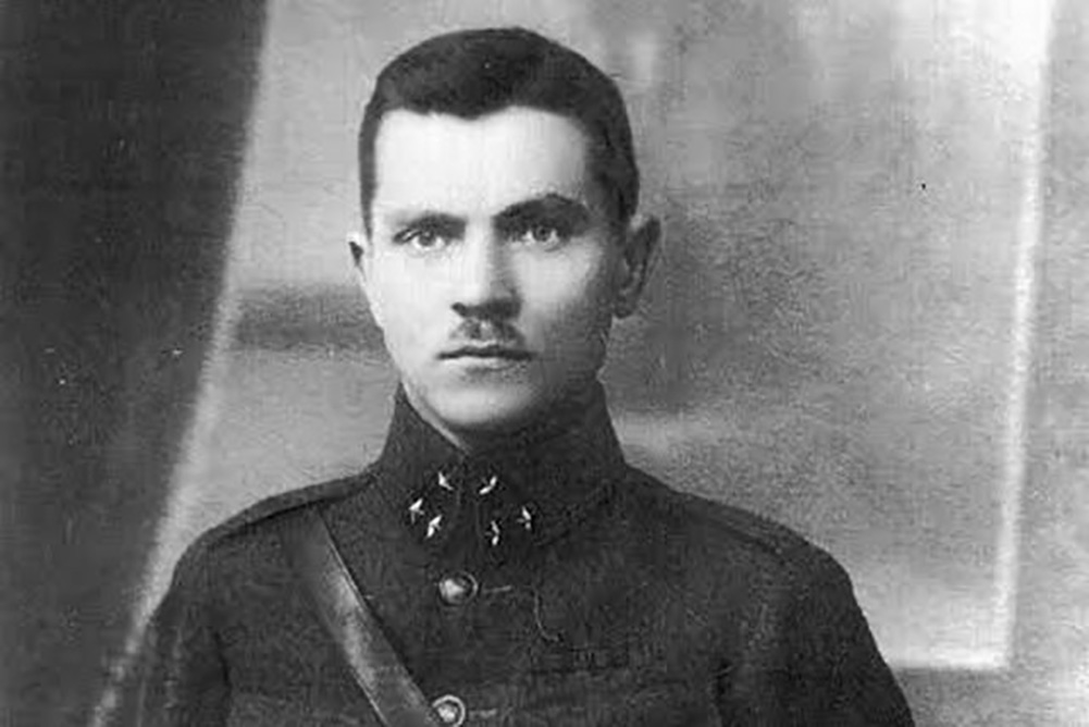 Panevėžio miesto savivaldybės garbės piliečio vardo suteikimo komisija Garbės piliečio vardui gauti teikia karininko Jono Variakojo (1892–1963) kandidatūrą.