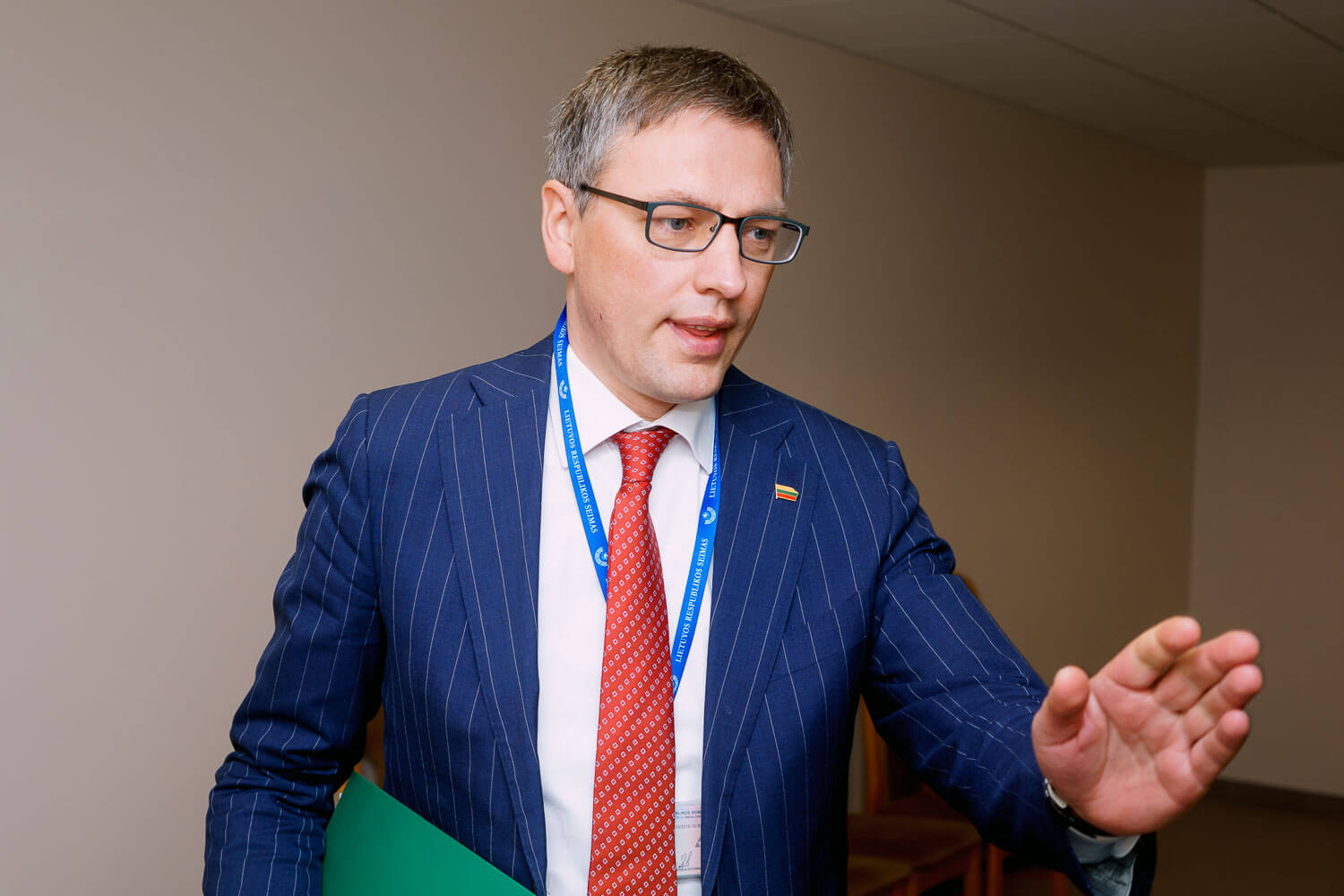 Tyrime dėl neleistinos įtakos politiniams procesams valstybėje figūruoja penkios–šešios grupės, sako NSGK vadovas Vytautas Bakas.