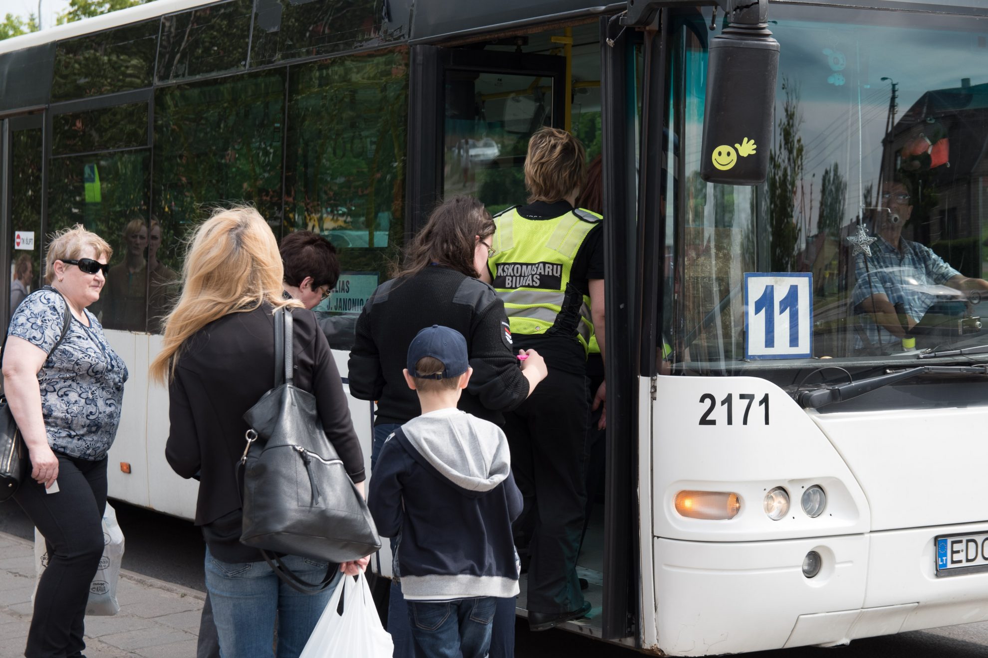 Panevėžio autobusų parko vairuotojams stinga elementarios kultūros, autobusams – švaros ir kelionė jais nėra komfortiška. Tokį miesto viešojo transporto paveikslą nupiešė panevėžiečiai, dalyvavę pirmą kartą Savivaldybės surengtoje elektroninėje gyventojų apklausoje.