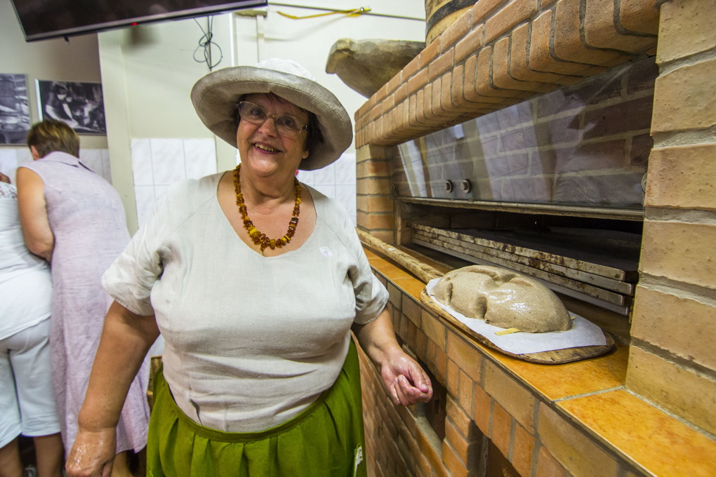 Panevėžio rajonas visuomet garsėjo savo duonos kepėjomis ir šimtmečiais iš kartos į kartą perduodamais duonos kepimo receptais.