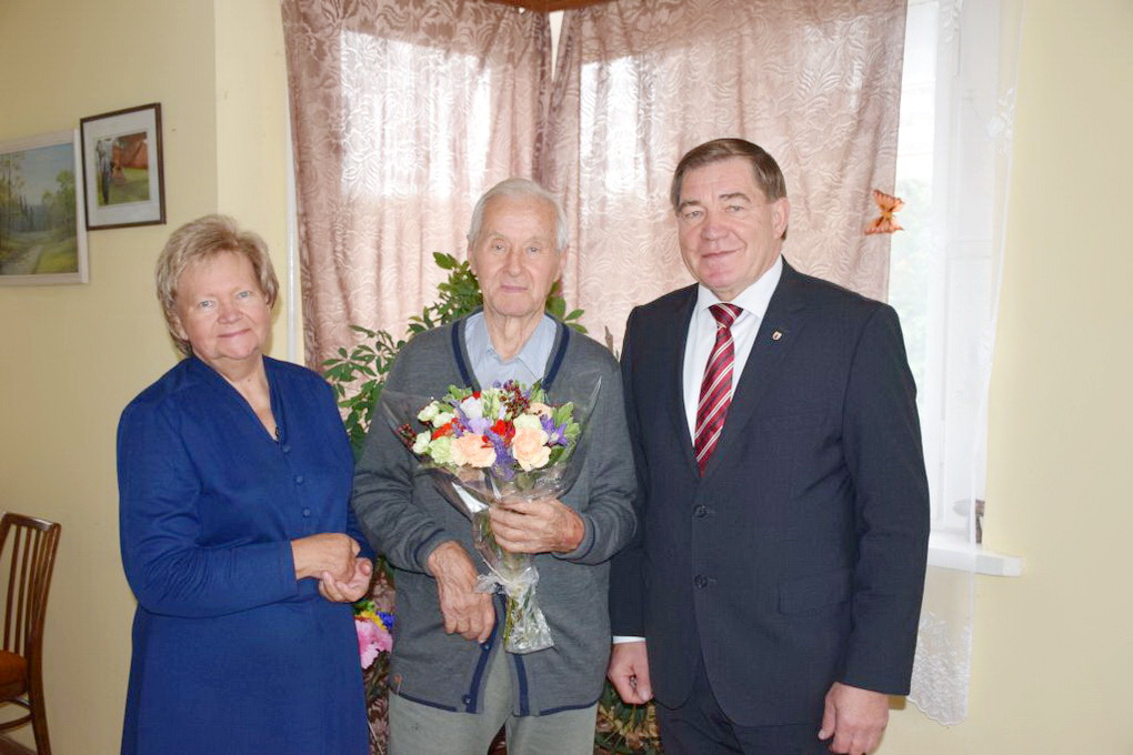 85-ojo gimtadienio proga šiandien sveikinamas miesto garbės pilietis Vladas Kensgaila.