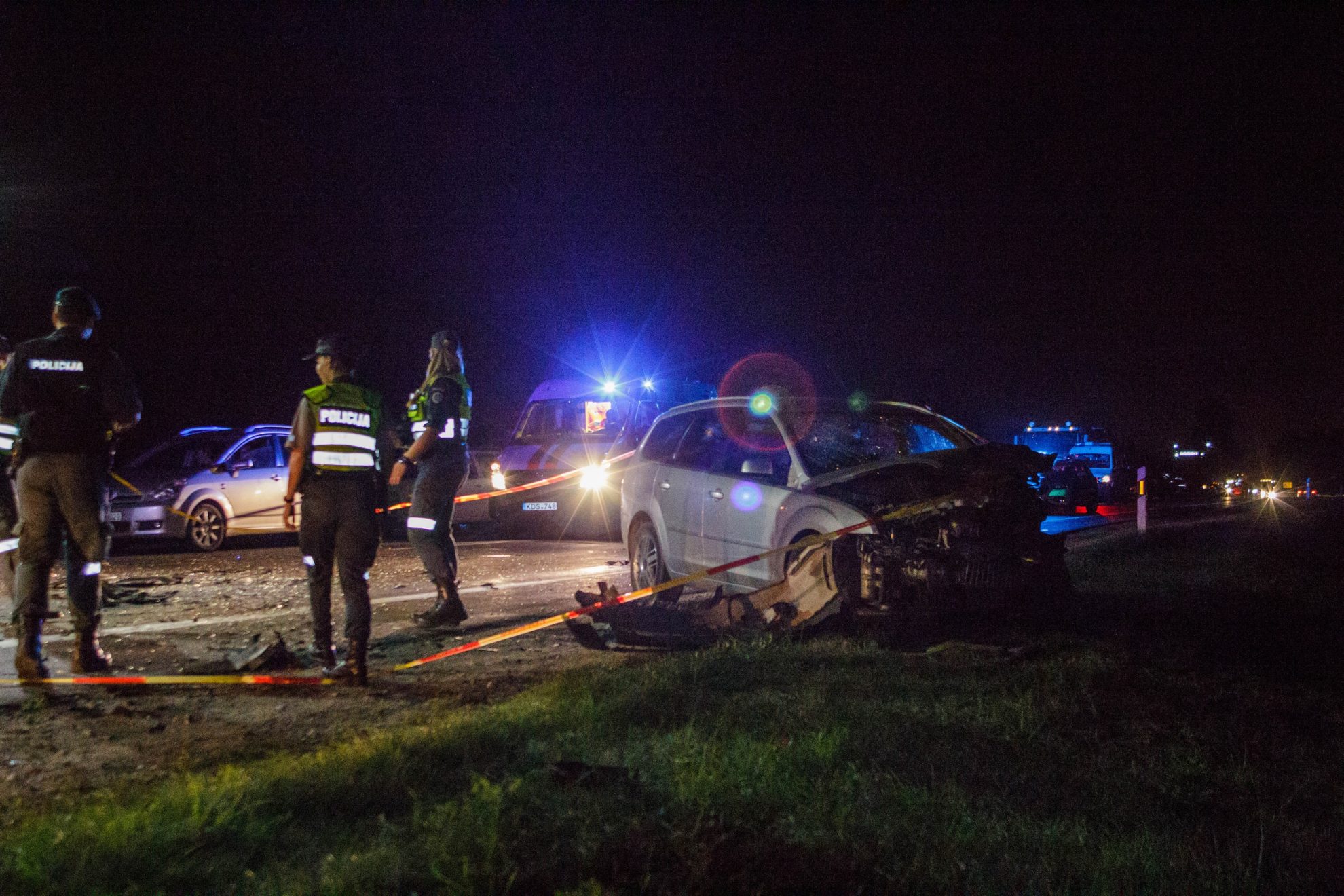 Penktadienio vakaras pažymėtas kraupia avarija kelyje Panevėžys – Šiauliai, netoli „Orlen“ degalinės. Pirminiais duomenimis, susidūrė du lengvieji automobiliai.