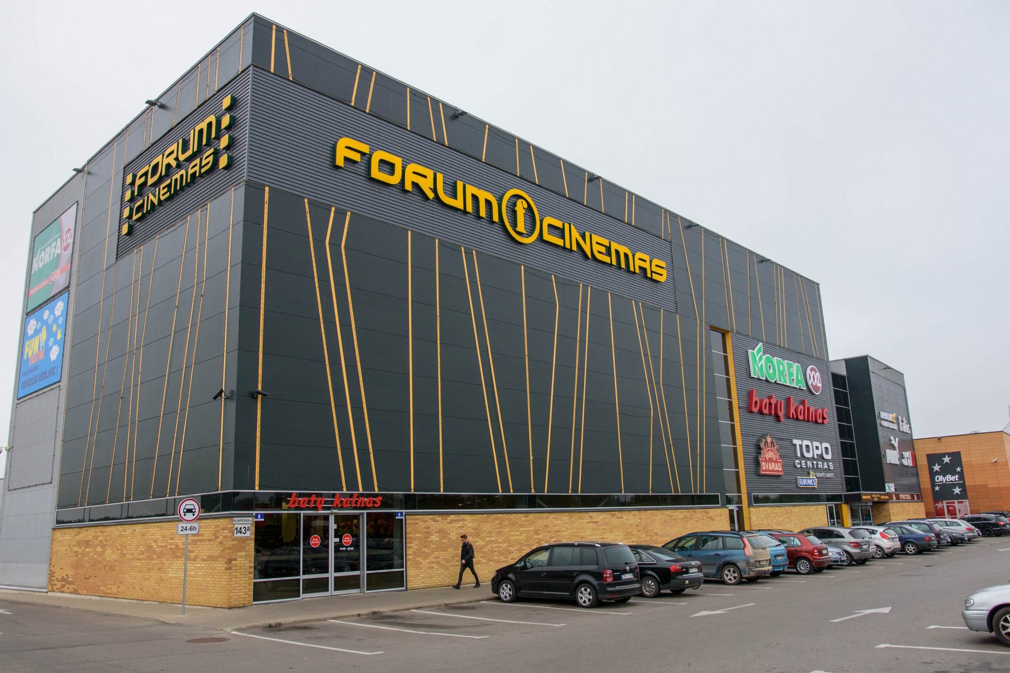 Dešimtmetį Panevėžyje veikiančio kino centro „Forum Cinemas“ likimas Aukštaitijos sostinėje pakibo ant plauko. Prekybos centrą „Babilonas“ valdanti bendrovė „Gamafondas“ jį veja lauk.