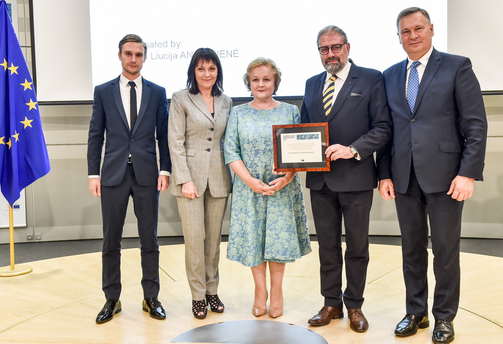 Išskirtiniams europiečiams – asmenybėms ir organizacijoms – pagerbti įsteigti Europos piliečio apdovanojimai šįmet Lietuvoje įgavo kartų politinį atspalvį.