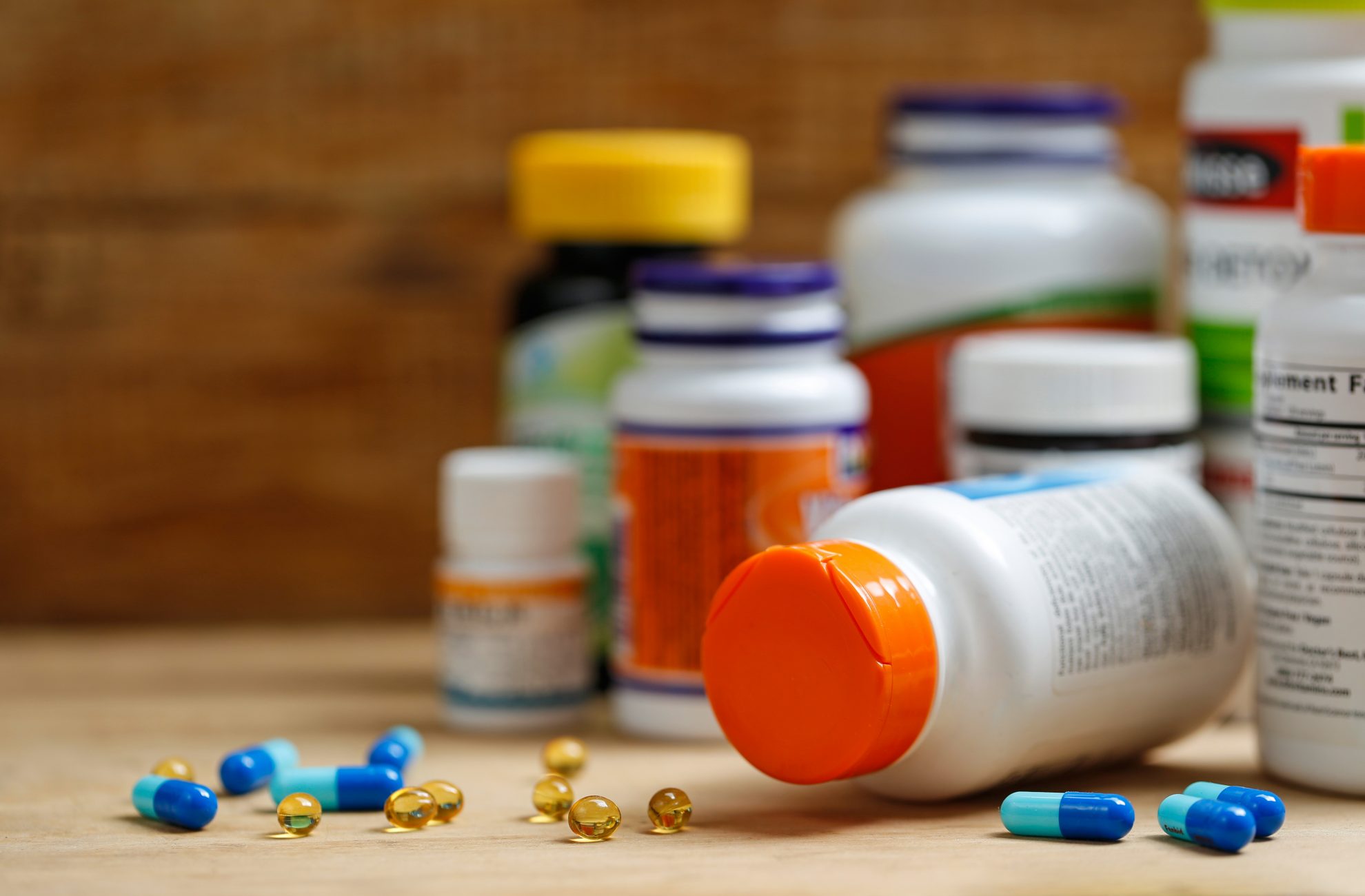 Nuo sausio 1 dienos bus leidžiama tam tikrus nereceptinius vaistus parduoti ne tik vaistinėse, bet ir kitose mažmeninės prekybos vietose, pavyzdžiui, prekybos centruose, parduotuvėse ar degalinėse.