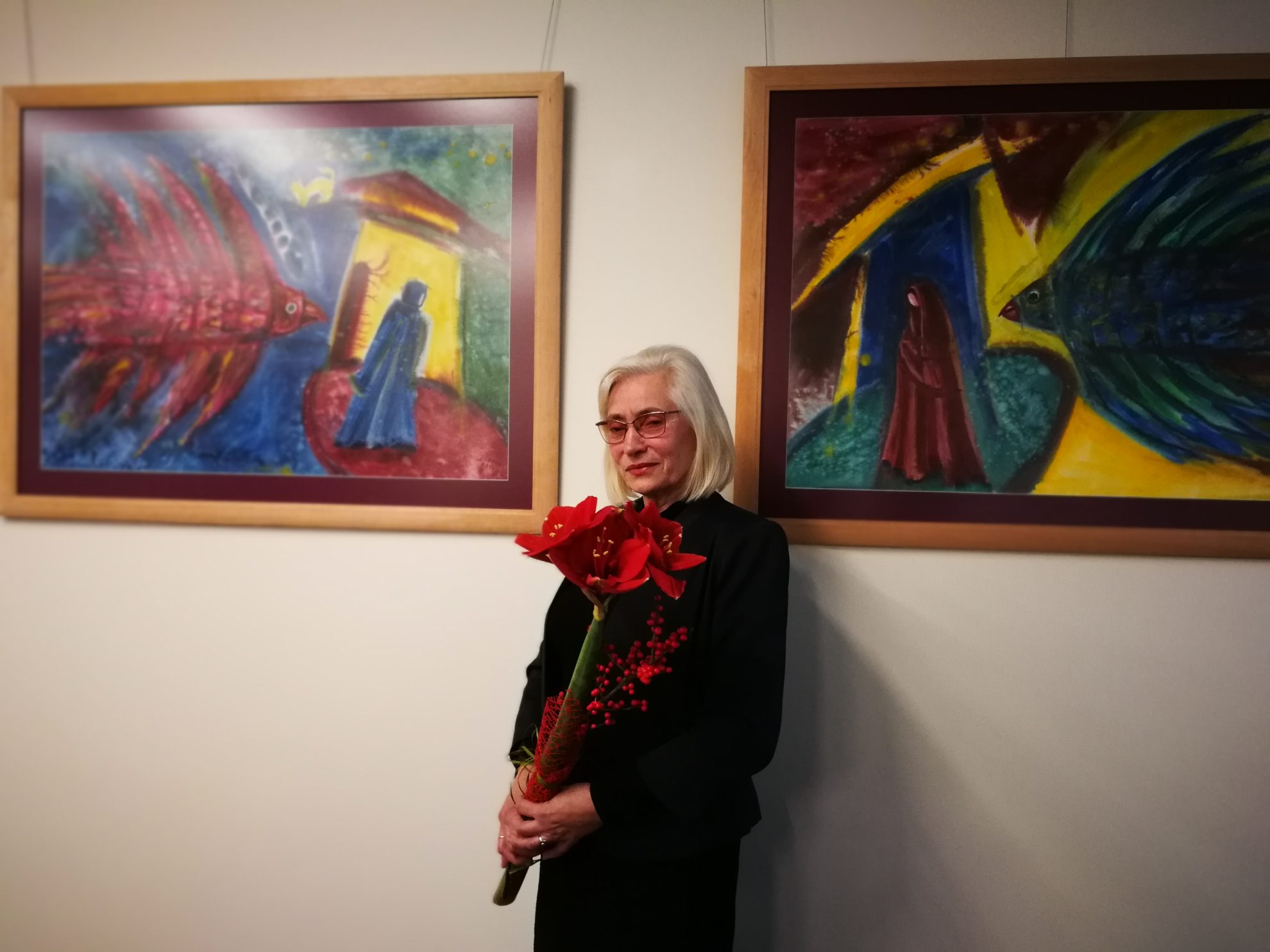 Panevėžo apygardos prokuratūra didžiąsias metų šventes pasitiks pasipuošusi panevėžietės dailininkės Irenos Milaševičiūtės-Paulavičienės paveikslais. Prokuratūroje atidaryta šios dailininkės darbų paroda.