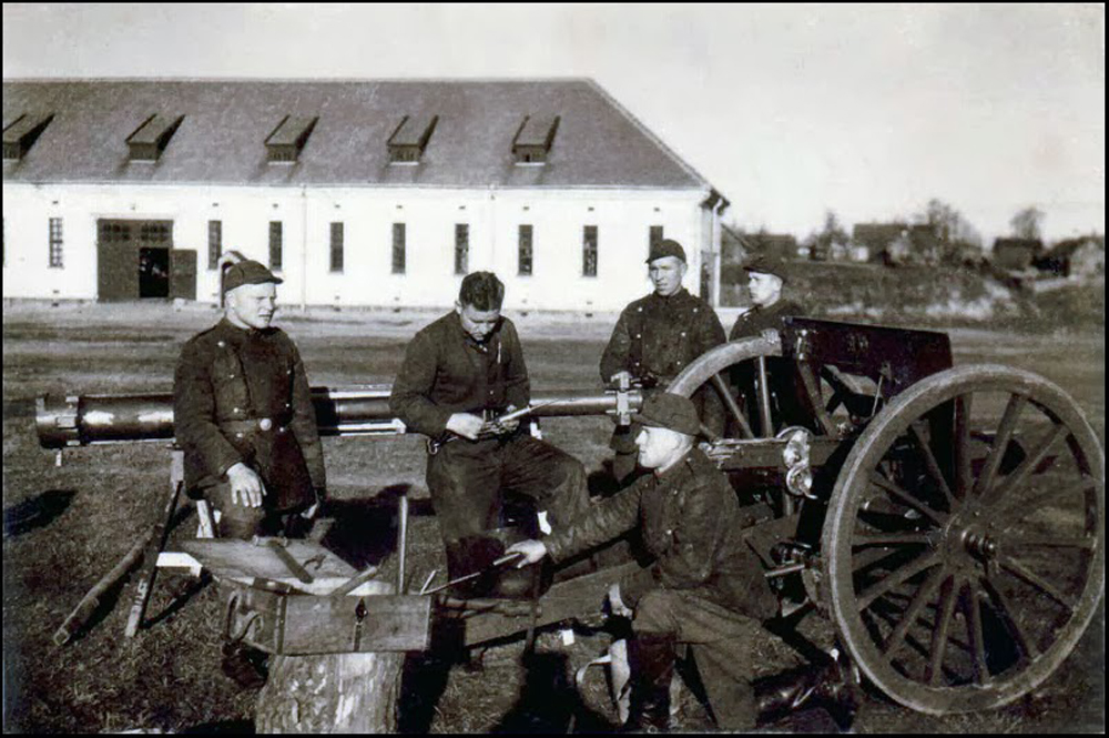 Prieš šimtą metų mūšyje lietuvių artileristų paleistas pirmasis patrankos šūvis buvo ne tik lietuviškosios artilerijos karinis krikštas.