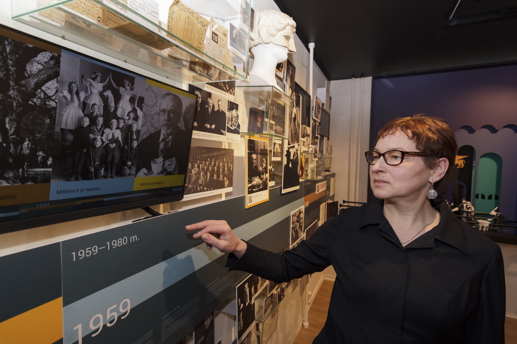 Maestro knygų, rankraščių ir įvairių archyvų apsuptyje jau du dešimtmečius didžiąją dienos dalį praleidžia J. Miltinio palikimo studijų centro vadovė Angelė MIKELINSKAITĖ.