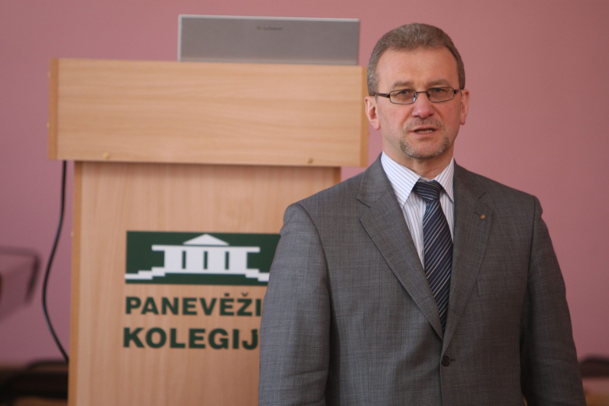 Vyriausioji tarnybinės etikos komisija (VTEK) pradėjo tyrimą dėl VšĮ Panevėžio kolegijos direktoriaus Gedimino Sargūno elgesio.