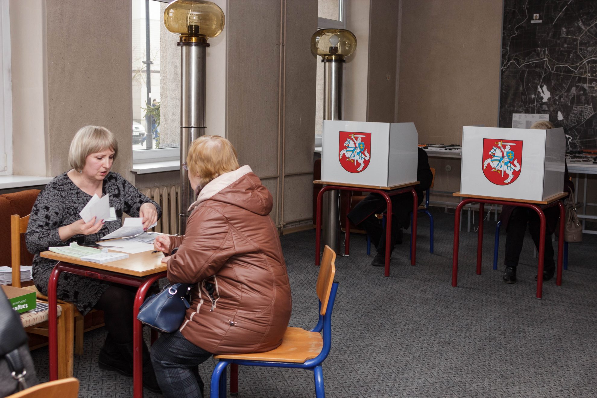Lietuvoje vyksta išankstinis balsavimas antrajame tiesioginių merų rinkimų ture.