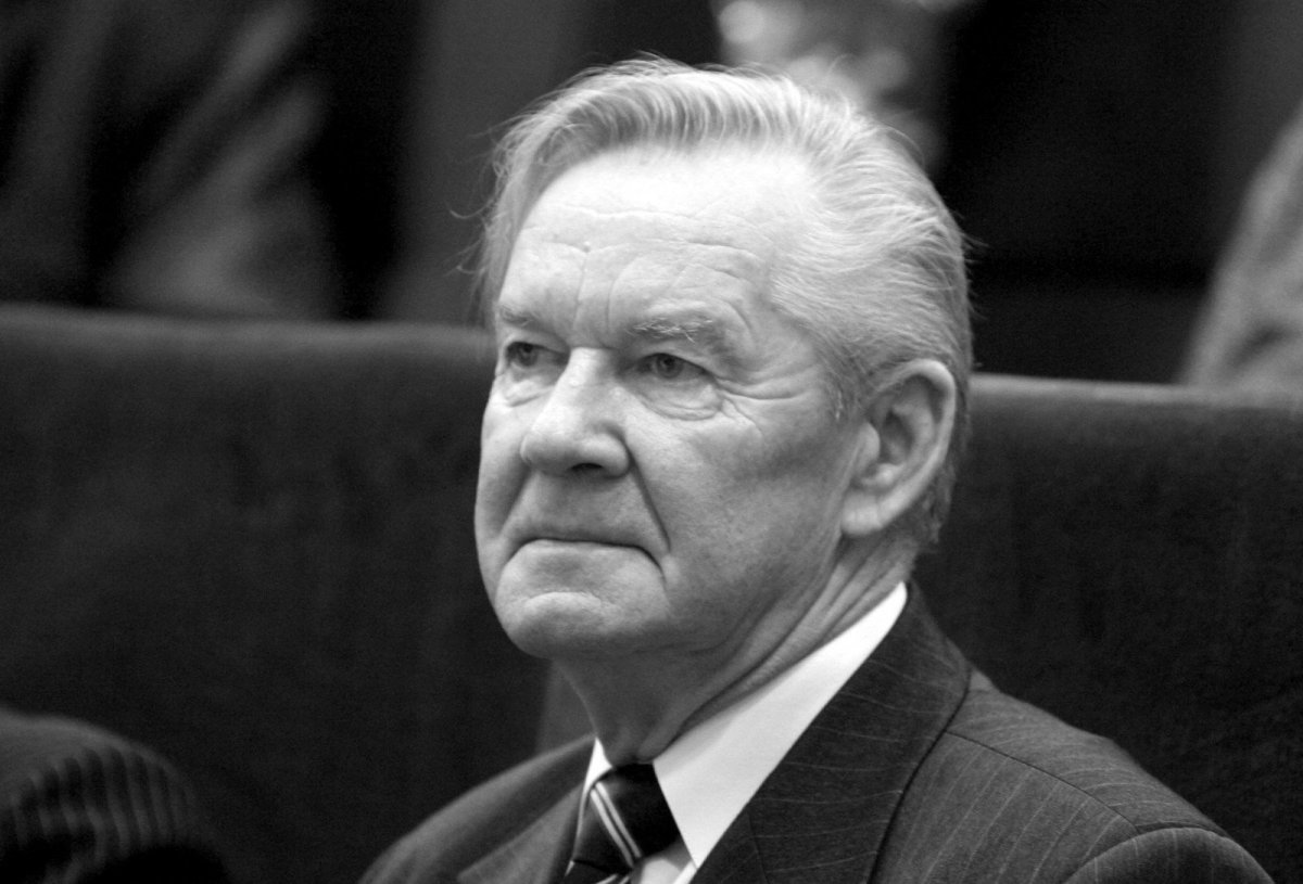 Sekmadienį mirė buvęs Seimo narys, buvęs žemės ūkio ministras, agronomas 81 metų Jeronimas Kraujelis, pranešė Seimas.