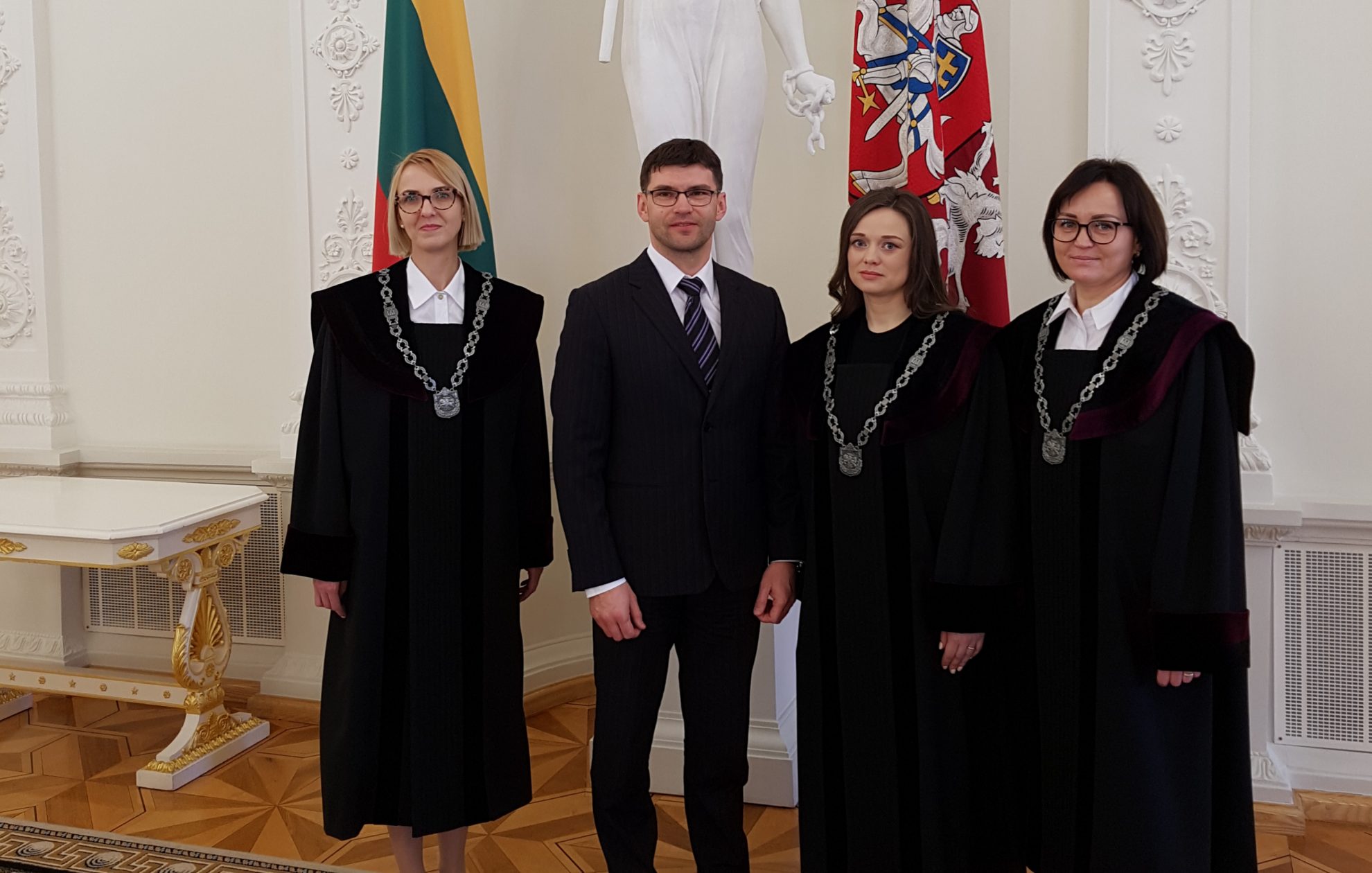 Šiandien Prezidentei priesaiką davė keturiolika naujų teisėjų, trys iš jų dirbs Panevėžio apylinkės teisme.
