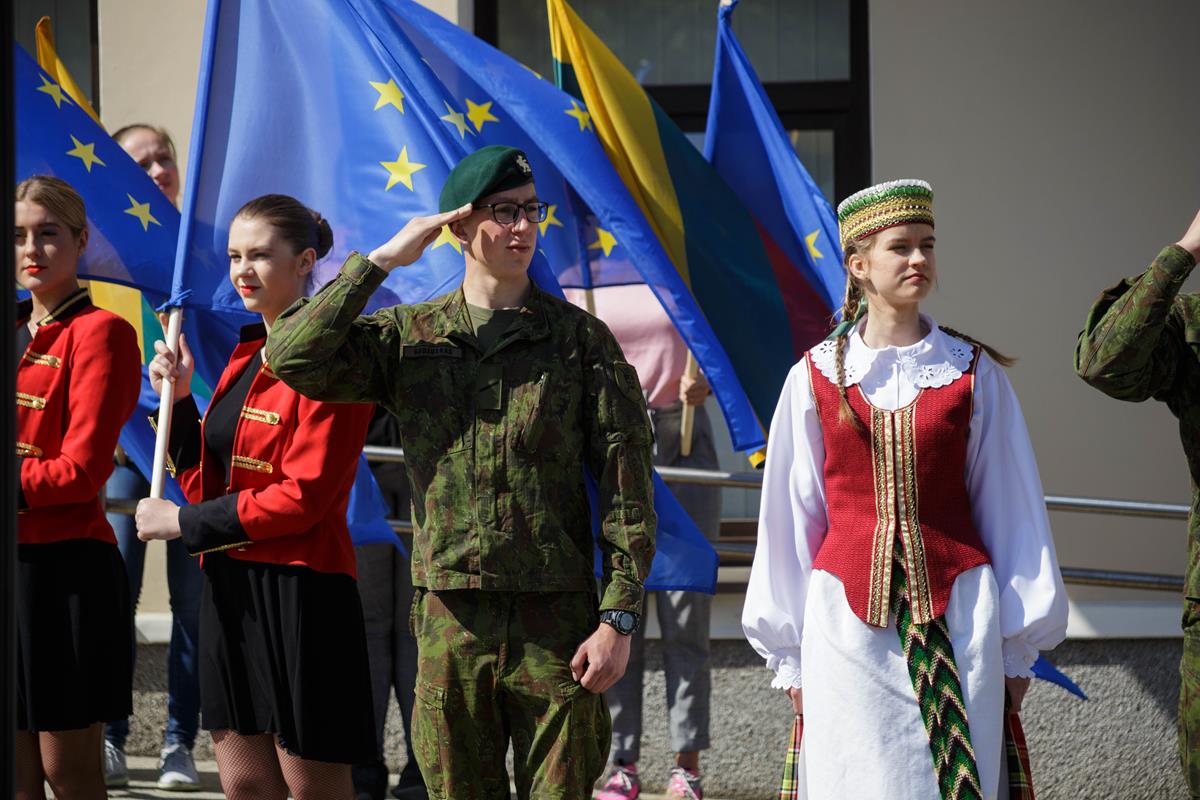 Lietuva mini istorinį įvykį – prieš 15 metų, gegužės 1-ąją, nedidelė šalies prie Baltijos jūros tapo Europos Sąjungos dalimi. Svarbų žingsnį, reiškiantį galimybę kartu su visa Europa siekti vienybės, laivės ir taikos, šventė ir Panevėžys.