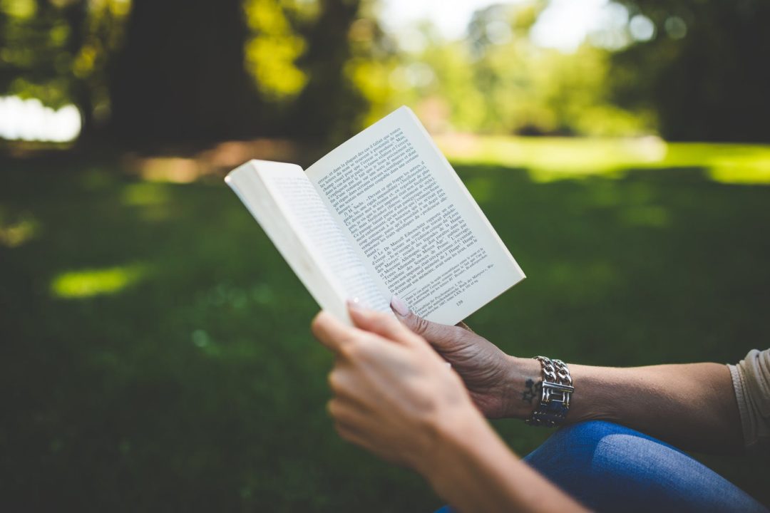 Mokslininkai nustatė, kad patikimiausias būdas įveikti stresą – skaityti.