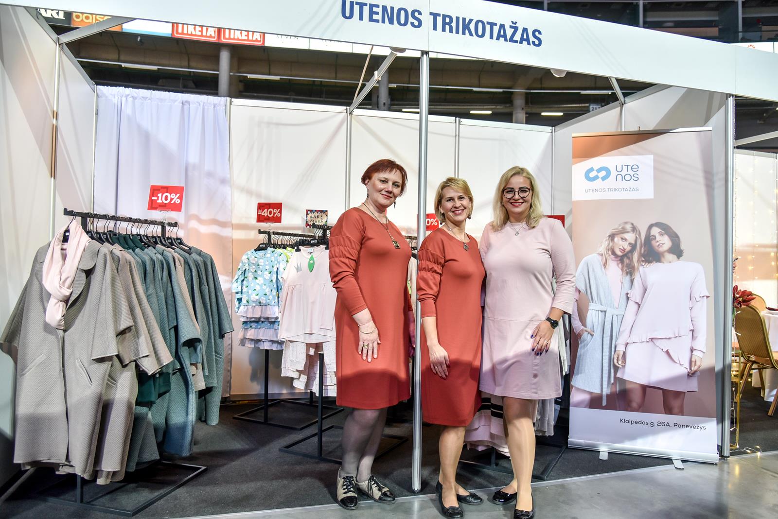 UTENOS – tai vienintelė firminė Utenos trikotažo parduotuvė Panevėžyje. Siūlome patogius, funkcionalius ir įvairiuose kontekstuose pritaikomus drabužius.