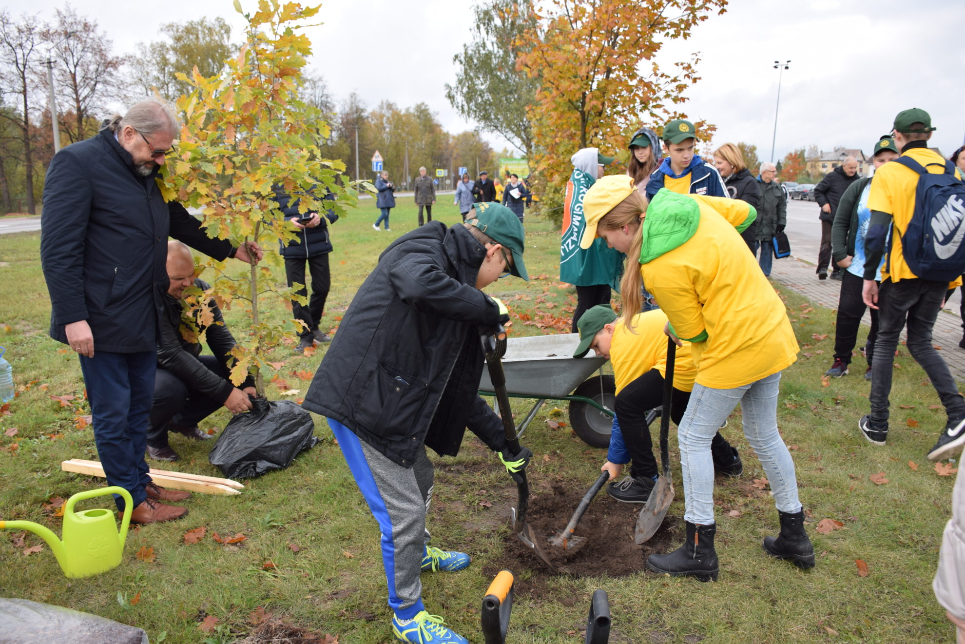 Šiandien Panevėžio miesto meras Rytis Račkauskas dalyvavo Rožyno bendruomenės organizuotoje ąžuolyno sodinimo šventėje.