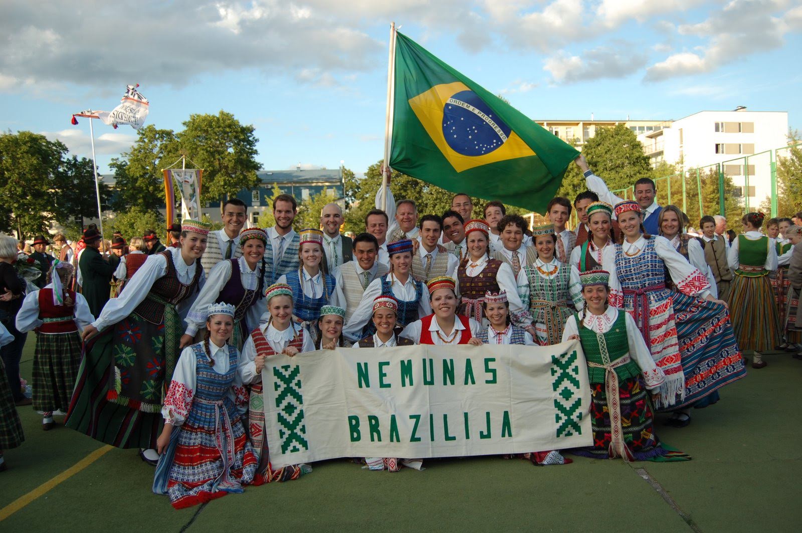 Brazilijoje gimusi ir augusi Andrėja de Alenkar nešioja lietuvišką pavardę Kasteckas. Būtent ši pavardė pasakoja jautrią Andrėjos šeimos istoriją, kuri amžiams įrėžė Lietuvos vardą į moters širdį.