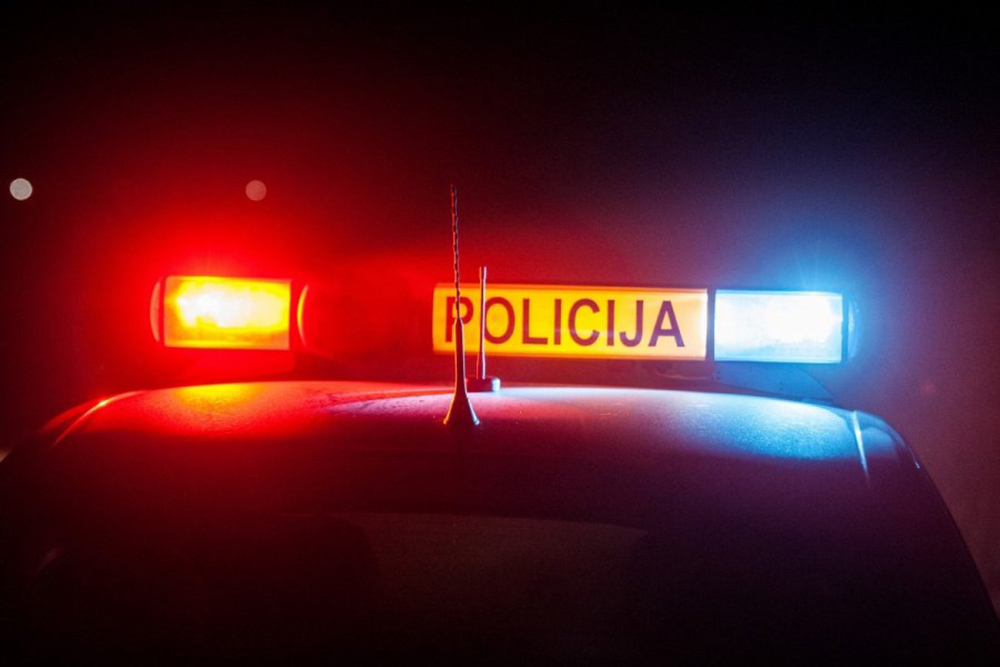 Panevėžio apskrities vyriausiojo policijos komisariato duomenimis, šiandien apie 18 val. kelyje Krekenava–Pociūnėliai, netoli Liubičiaus kaimo, nuo kelio nuvažiavo ir apvirto automobilis BMW.
