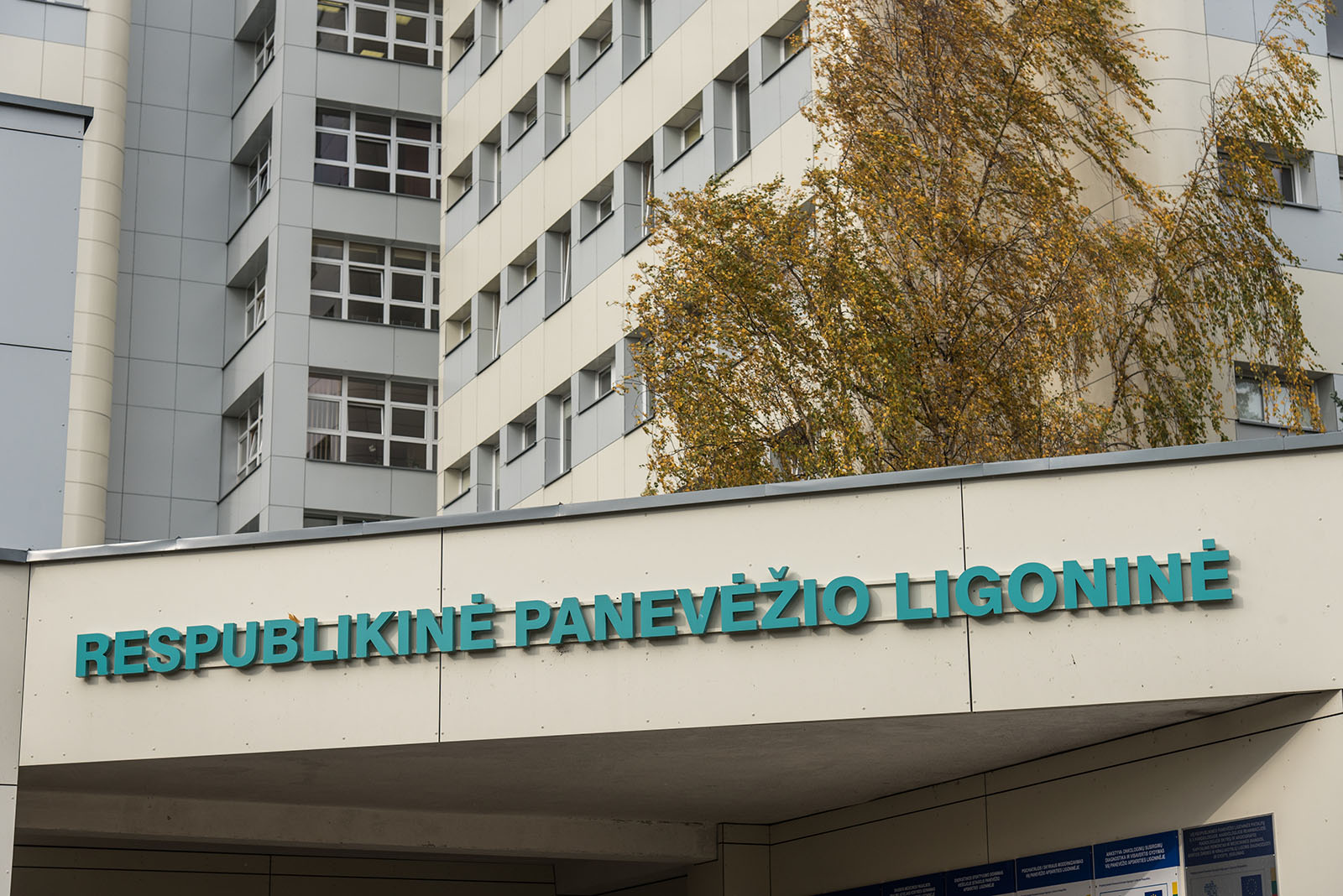 Respublikinė Panevėžio ligoninė šeštadienio popietę savo interneto svetainėje paskelbė nuo šiol nebeįsileisianti lankytojų.
