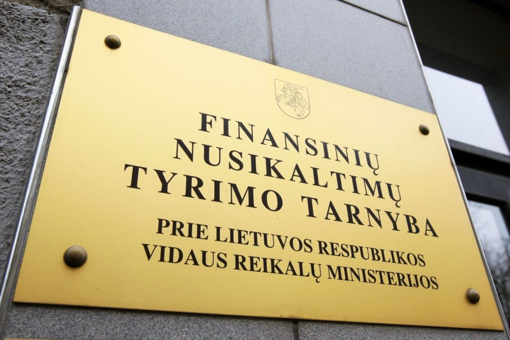 Daugiau nei 60 tūkst. eurų pajamų nuslėpimu ir 18 tūkst. mokesčių nesumokėjimu kaltintas Panevėžyje registruotos transporto bendrovės vadovas nuo bausmės atleistas pagal laidavimą, antradienį pranešė Finansinių nusikaltimų tyrimo tarnyba (FNTT).