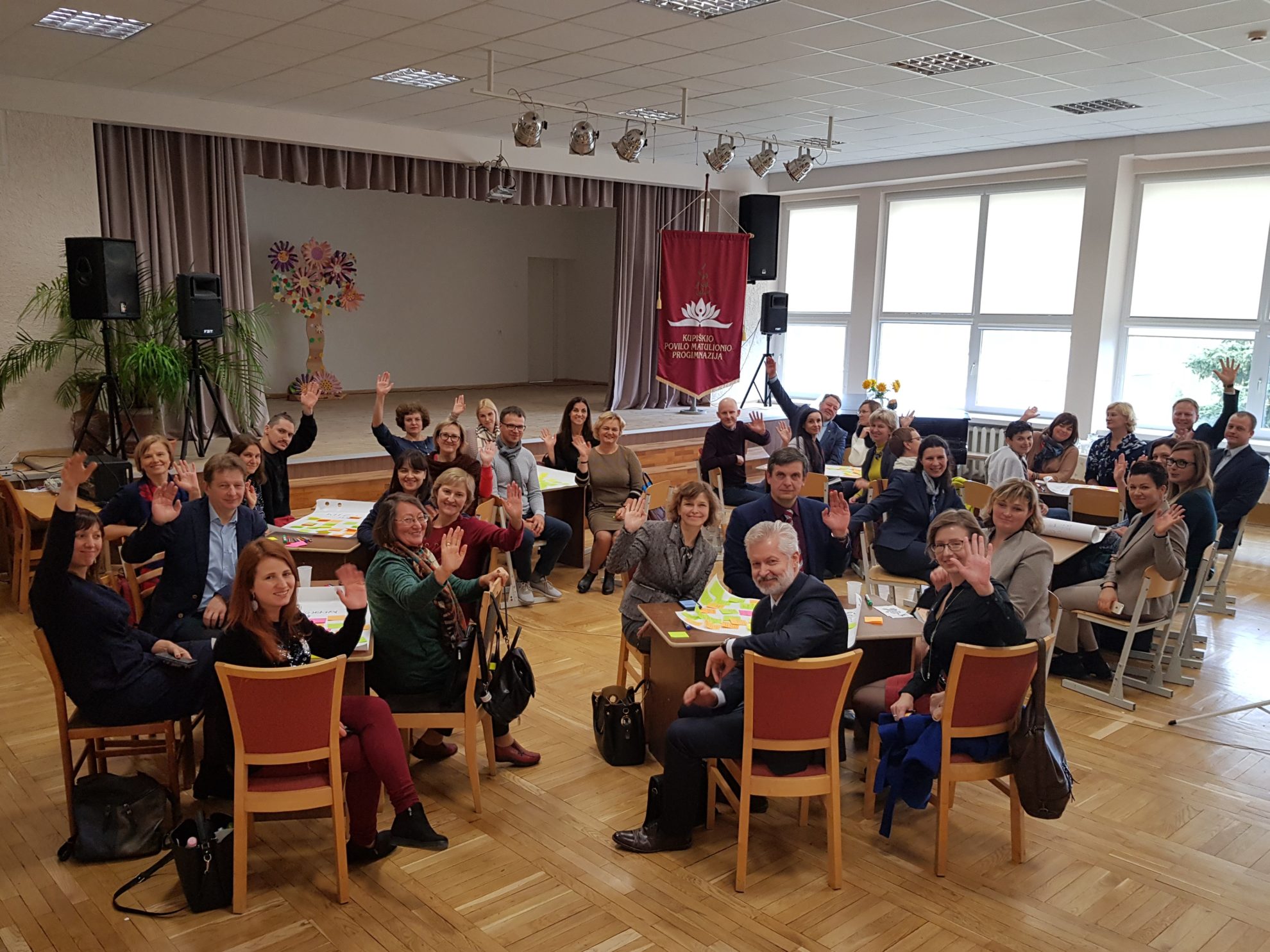 Panevėžio regiono švietimo darbuotojai susitiko Kupiškyje, kur ieškojo būdų stiprinti STEAM ugdymą regione. Susitikime dalyvavo apskrities savivaldybių, mokyklų, profesinio ir aukštojo mokslo, neformaliojo ugdymo įstaigų, „Investuok Lietuvoje“ atstovai.