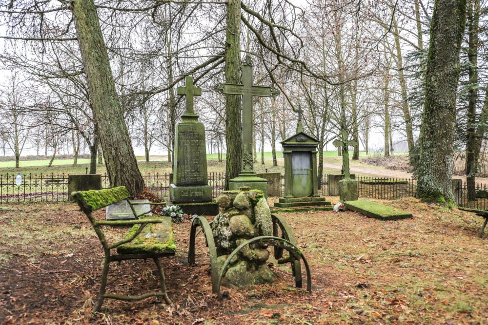 Amžiną poilsį Žibartonių kapinėse surado dvarininkų Vyšniauskų šeima. I. Stulgaitės-Kriukienės nuotr.