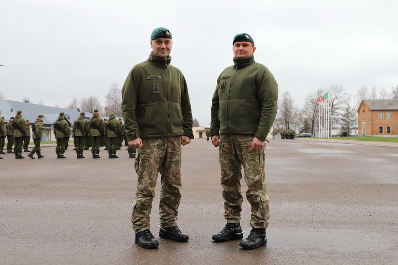 Bataliono vadas pulkininkas leitenantas Vilius Zagurskis (kairėje) ir vado patarėjas, seržantas majoras Eugenijus Žukauskas. I. STULGAITĖS-KRIUKIENĖS nuotr.
