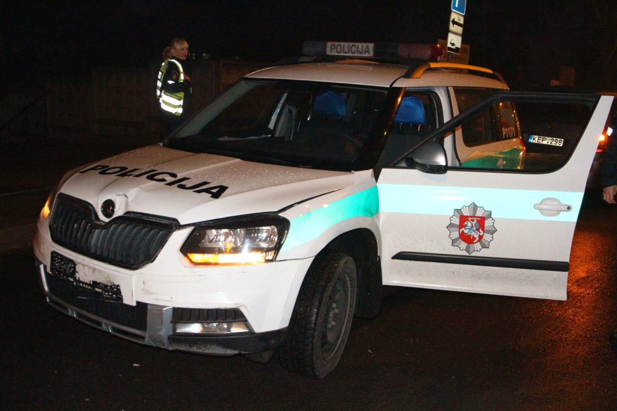 Panevėžyje į eismo įvykį pateko policijos tarnybinis automobilis, vairuojamas pareigūnės.
