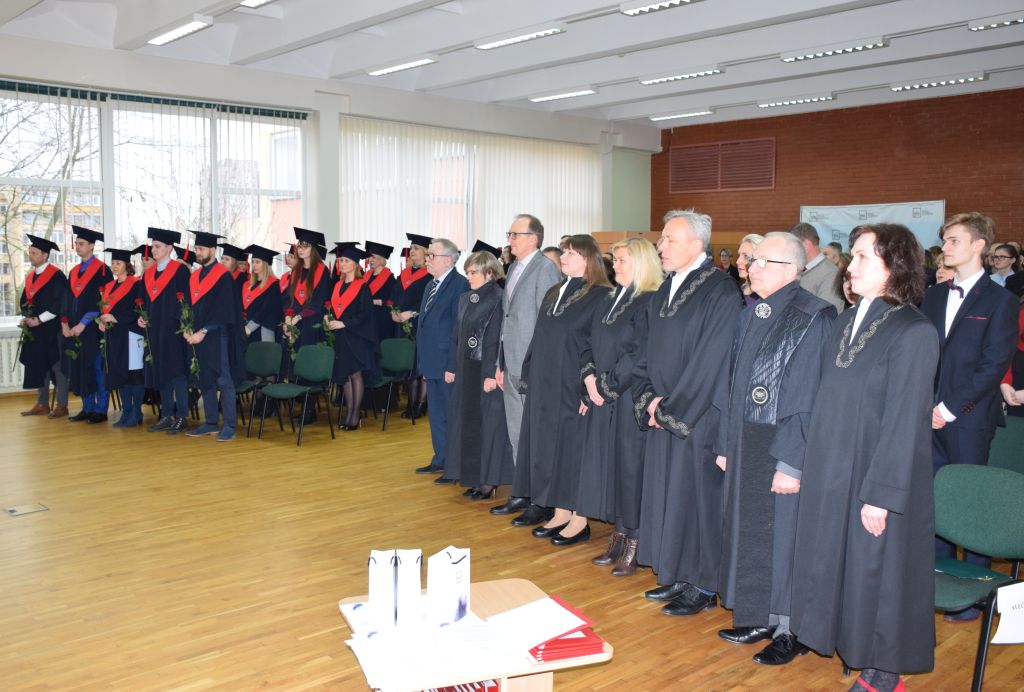 Šiandien Panevėžio miesto mero pavaduotojas Valdemaras Jakštas dalyvavo KTU Panevėžio technologijų ir verslo fakulteto diplomų įteikimo šventėje.