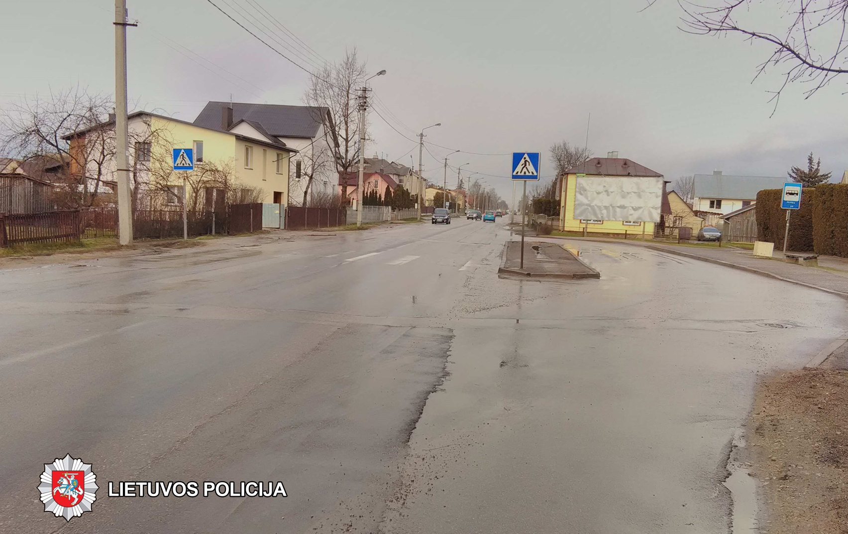 2020-02-01 13.30 val., Panevėžyje, Smėlynės g., nereguliuojamoje pėsčiųjų perėjoje, mėlynos spalvos mikroautobusas partrenkė ėjusį pėsčiąjį ir iš eismo įvykio vietos išvažiavo.