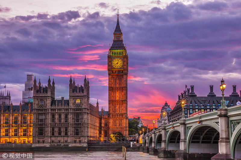 Turbūt žinomiausias bokšto laikrodis pasaulyje Big Benas ne sykį buvo tapęs pokštų ir apgaulių taikiniu. Bet nė vienas jų nepranoko Balandžio 1-ajai sugalvoto kompanijos BBC pramano: dar kiek, ne tik Londone – visoje Jungtinėje Karalystėje būtų kilęs maištas. ARCHYVŲ nuotr.