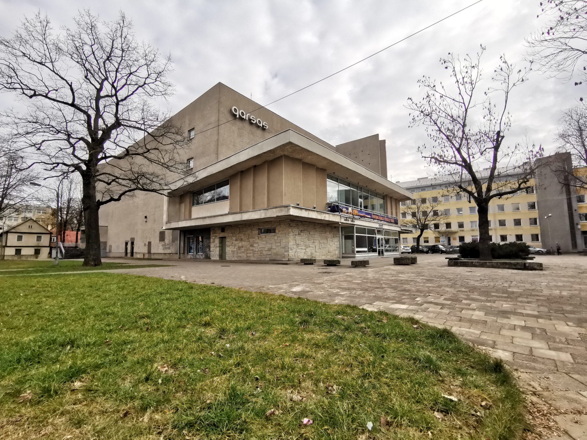 Panevėžio valdžia sulaukė žinios iš teismo, gavusio statybų prievaizdų prašymą panaikinti Savivaldybės išduotą statybos leidimą „Garso“ kino centro pastatą rekonstruoti į menų centrą.