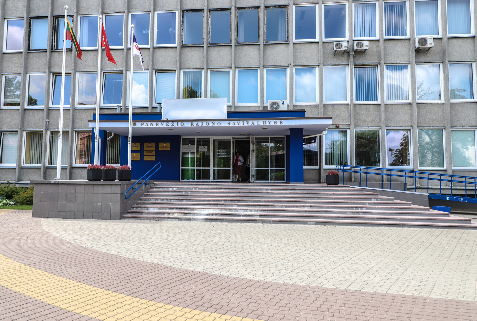 Panevėžio rajono savivaldybės administracija nuo 2020 m. kovo 16 d. iki kovo 30 d. riboja gyventojų lankymąsi ir tiesioginį jų aptarnavimą Savivaldybės administracijos ir seniūnijų administracijų patalpose.